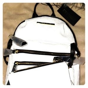 Steve Madden White/BlkTrim Backpack Pursew/Pouch